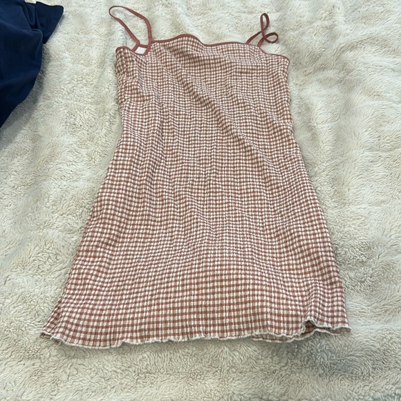 Aritzia jazz dress. Model is wearing lighter color fir reference - Picture 2 of 3